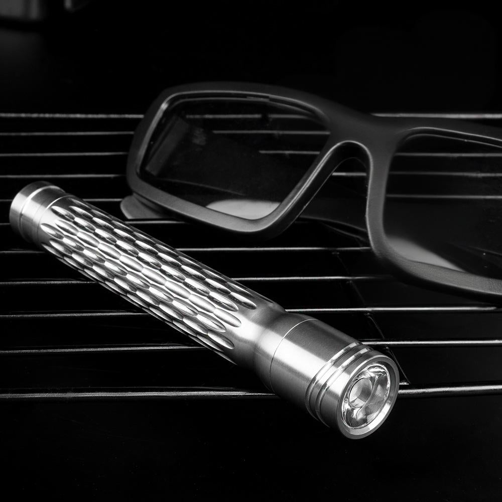 Wautton R8 Titanium Alloy Mini High-Intensity Flashlight